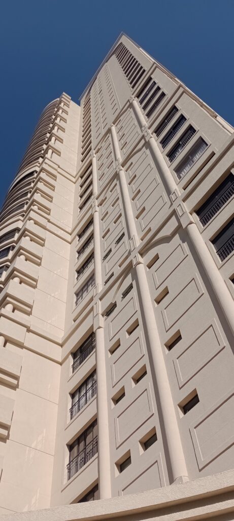 Limpeza em Altura em Curitiba – Fachadas, Vidros e Estruturas | Revemix